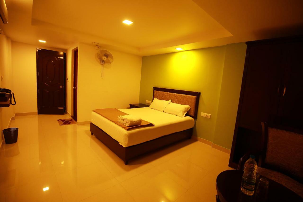 Hotel Temple Plaza Kochi Chottanikara Exterior foto